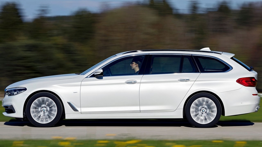 2019 BMW 5-Series Touring 520i Luxury