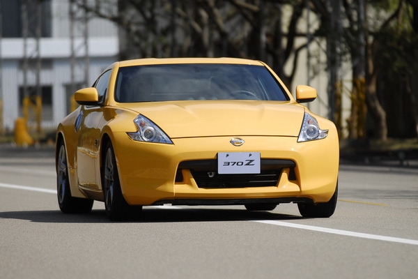 Nissan_370Z_Coupe