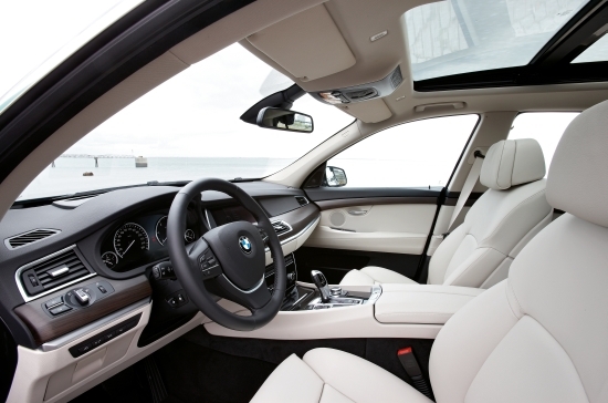 BMW_5-Series Sedan_550i