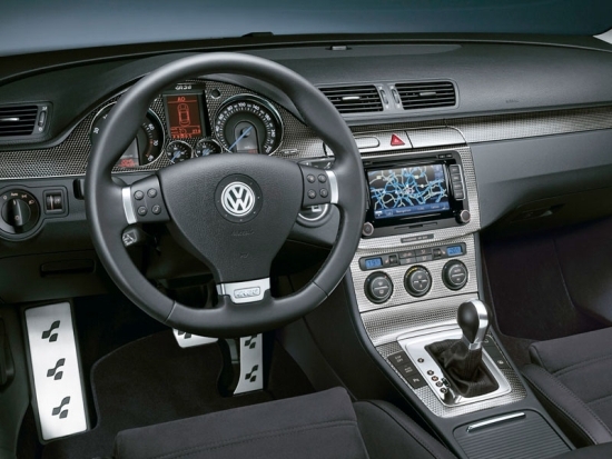 Volkswagen_Passat Variant_R36