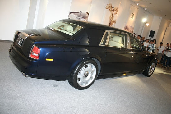 Rolls-Royce_Phantom_6.75 V12 EWB
