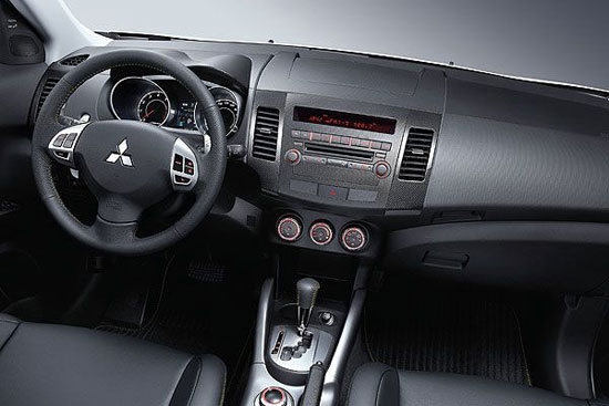 Mitsubishi_Outlander_iO 4WD