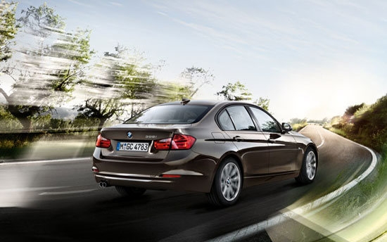 BMW_3-Series Sedan_320d Luxury