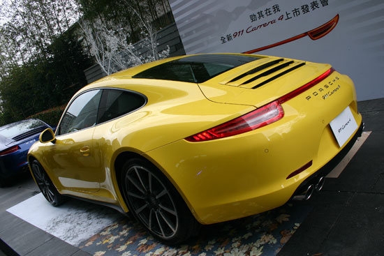 Porsche_911 Carrera 4_Coupe