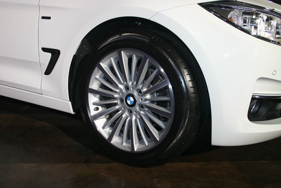 BMW_3-Series GT_320i Luxury