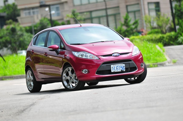 Ford_Fiesta 5D_1.6 Titanium運動版
