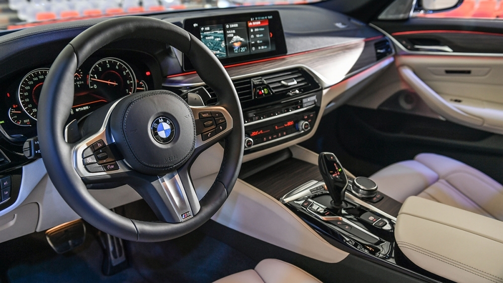 2019 BMW 5-Series Sedan 530i M Sport