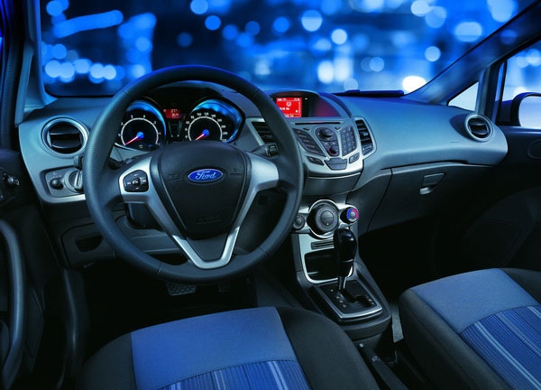 Ford_Fiesta_1.4時尚版(鈦銀紫)
