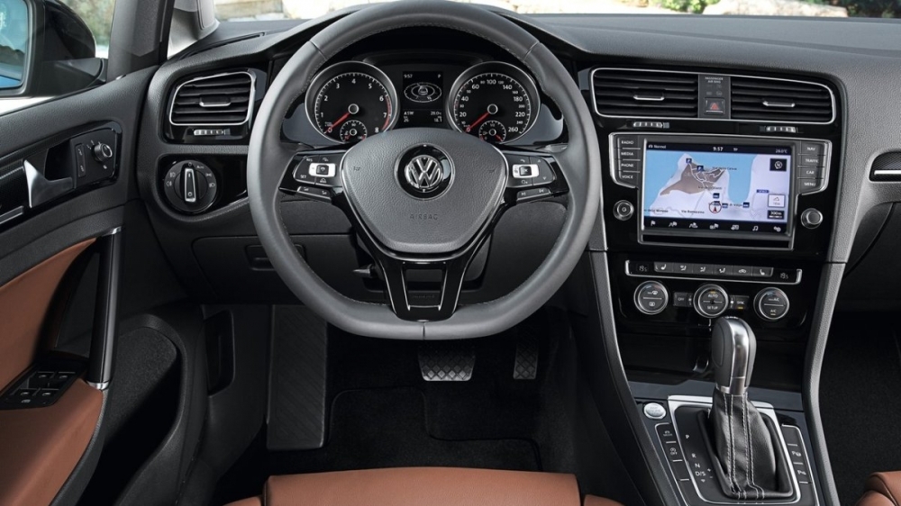 Volkswagen_Golf_180 TSI Trendline