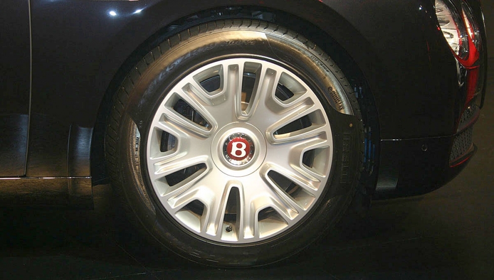 Bentley_Flying Spur_4.0 V8