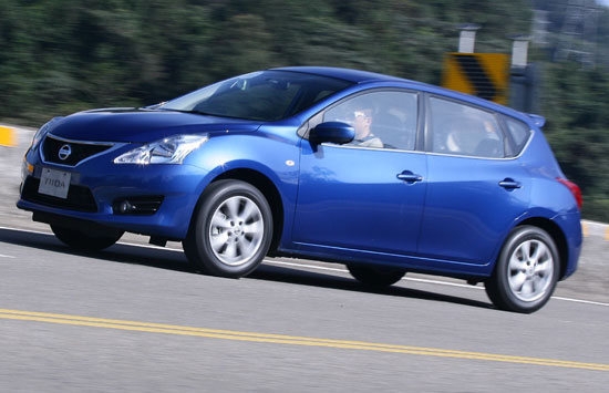 2013 Nissan Tiida 5D 1.6 SV規