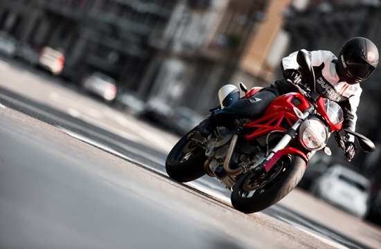 Ducati_Monster_696
