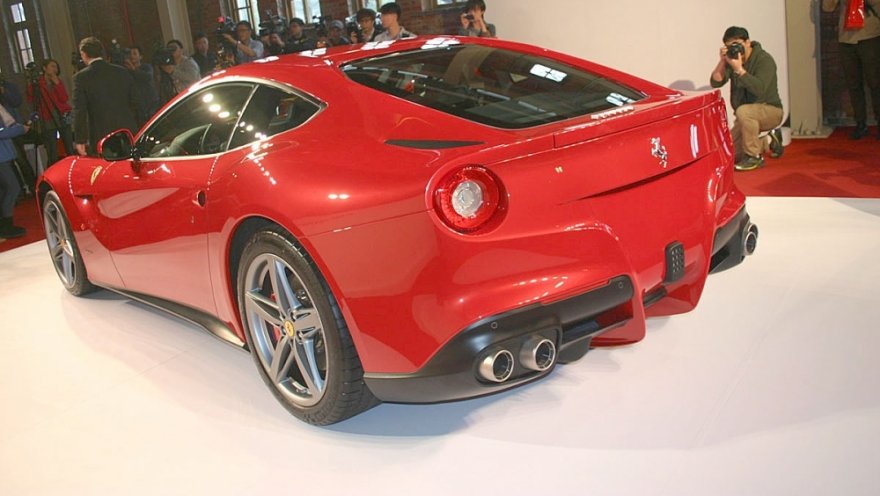 Ferrari_F12 Berlinetta_V12