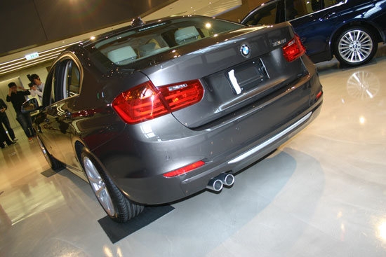 BMW_3-Series Sedan_328i Luxury