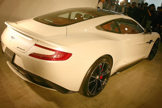 Aston Martin_Vanquish_6.0 V12 Coupe