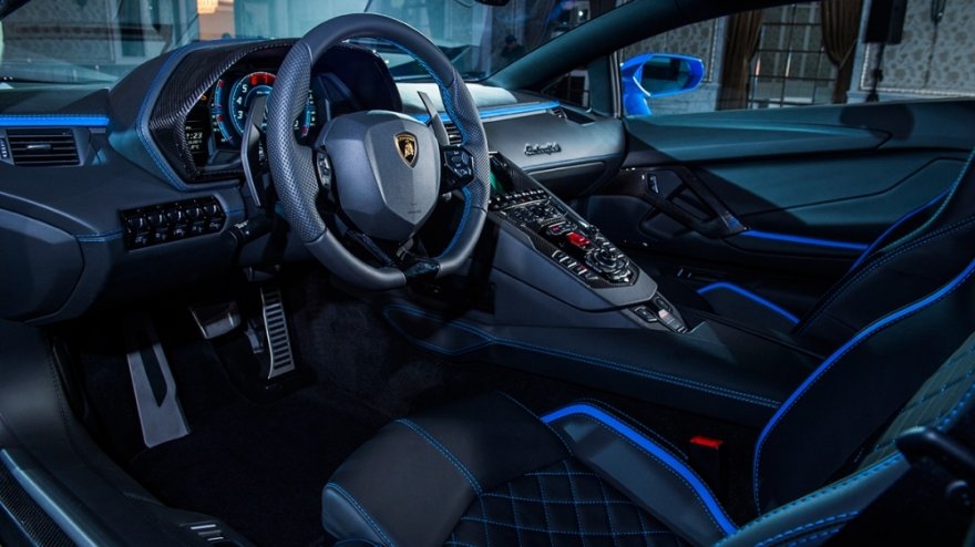 Lamborghini_Aventador S Coupe_V12