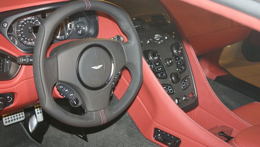Aston Martin_Vanquish_6.0 V12