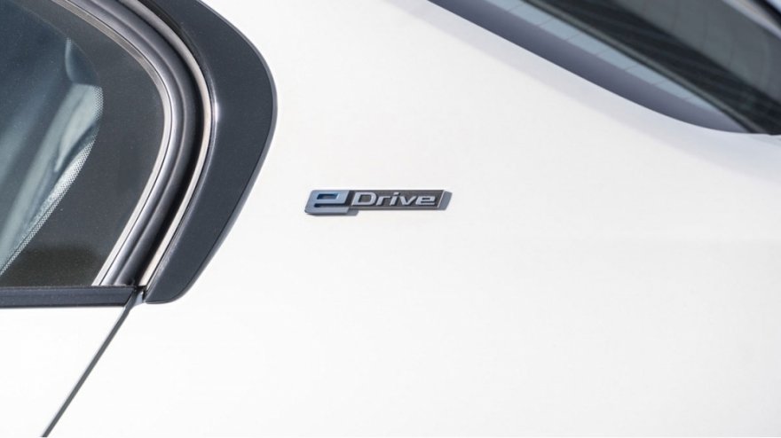 BMW_3-Series Sedan_330e Luxury Line