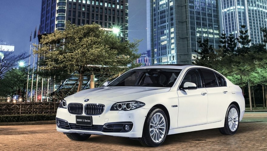 2016 BMW 5-Series Sedan 528i Pure Luxury