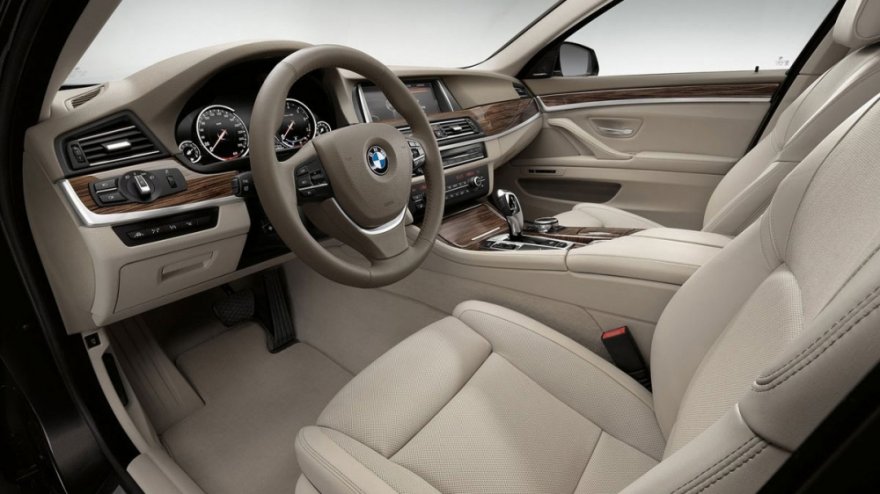 BMW_5-Series Sedan_520i