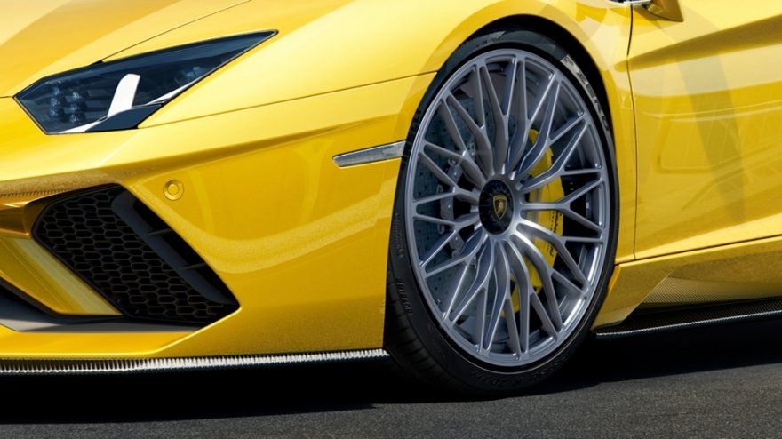 Lamborghini_Aventador S Coupe_V12